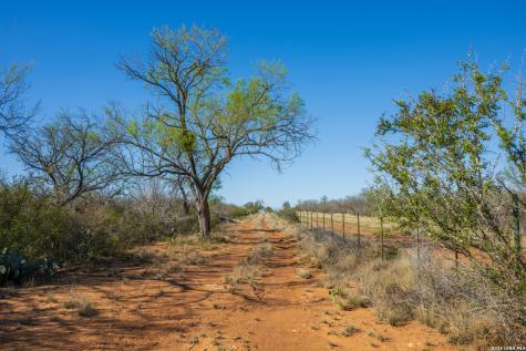 1048 County Road 640 Hondo TX 78861