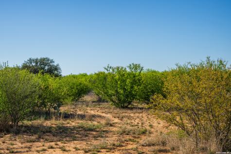 1048 County Road 640 Hondo TX 78861