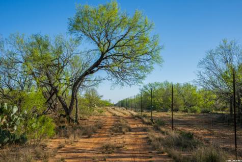 1048 County Road 640 Hondo TX 78861