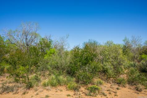 1048 County Road 640 Hondo TX 78861