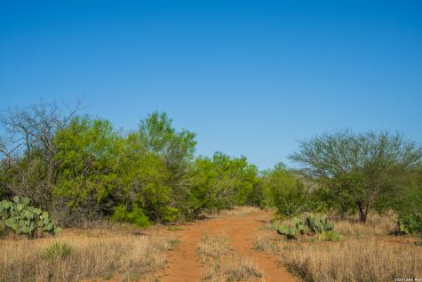 1048 County Road 640 Hondo TX 78861