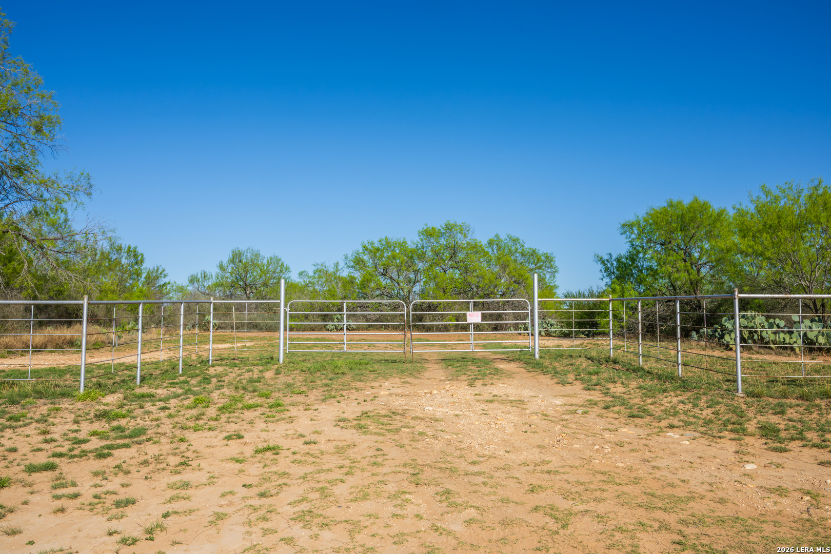 1048 County Road 640 Hondo TX 78861