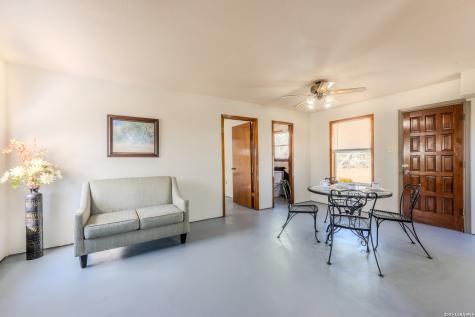 1048 County Road 640 Hondo TX 78861