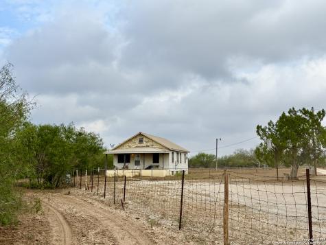 2713 Fm 716 Premont TX 78375