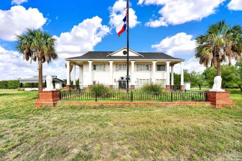 130 Pr 556 Hondo TX 78861