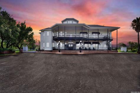 130 Pr 556 Hondo TX 78861