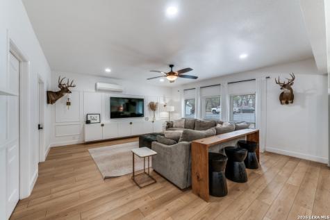 322 Dublin Circle Floresville TX 78114