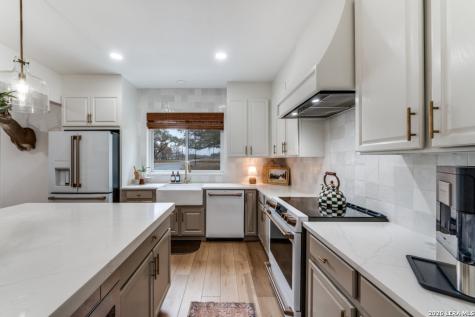 322 Dublin Circle Floresville TX 78114