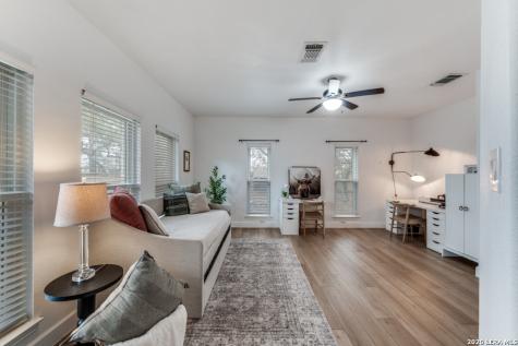 322 Dublin Circle Floresville TX 78114