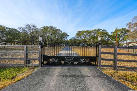 322 Dublin Circle Floresville TX 78114