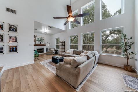 322 Dublin Circle Floresville TX 78114