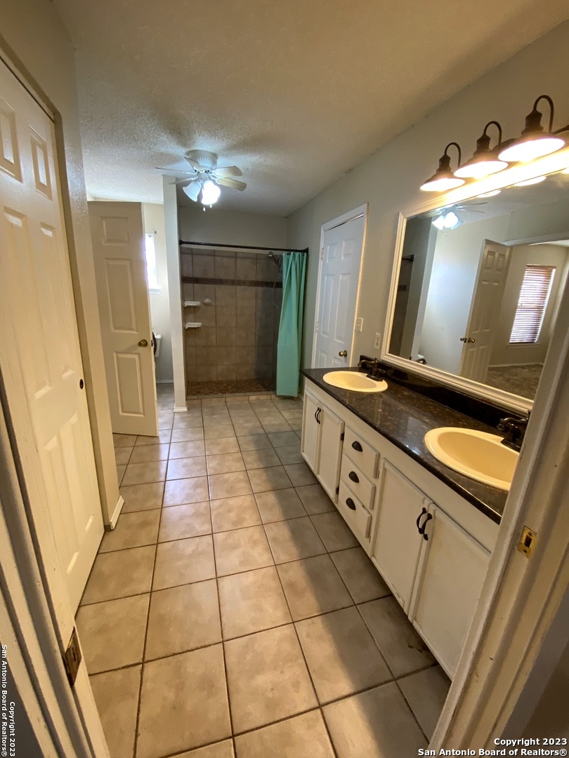 2667 County Road 134 Floresville TX 78114