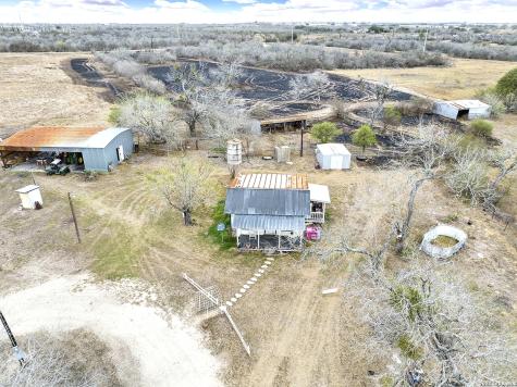 4884 County Road 342 Kenedy TX 78119