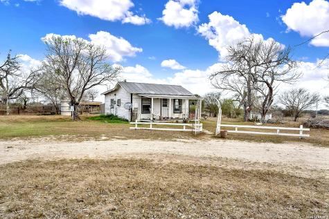 4884 County Road 342 Kenedy TX 78119