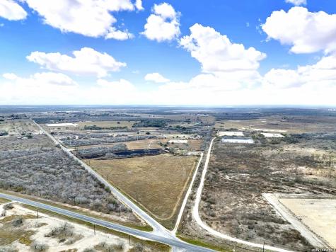 4884 County Road 342 Kenedy TX 78119