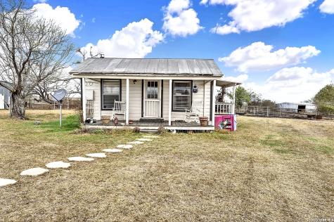 4884 County Road 342 Kenedy TX 78119