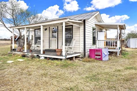 4884 County Road 342 Kenedy TX 78119