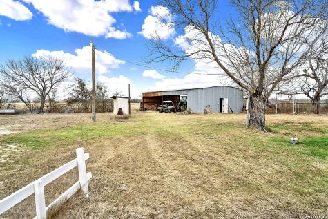 4884 County Road 342 Kenedy TX 78119