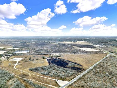 4884 County Road 342 Kenedy TX 78119