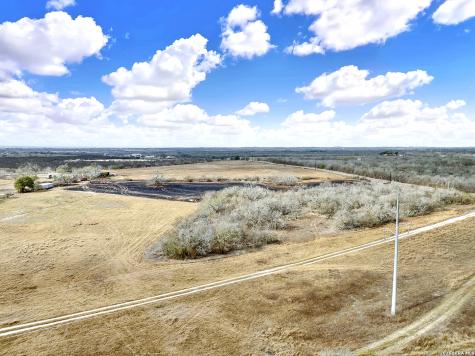 4884 County Road 342 Kenedy TX 78119