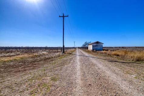 500 Pr 3300 Fm 1049n Knippa TX 78801