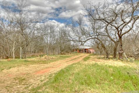 588 County Road 315 Stockdale TX 78160