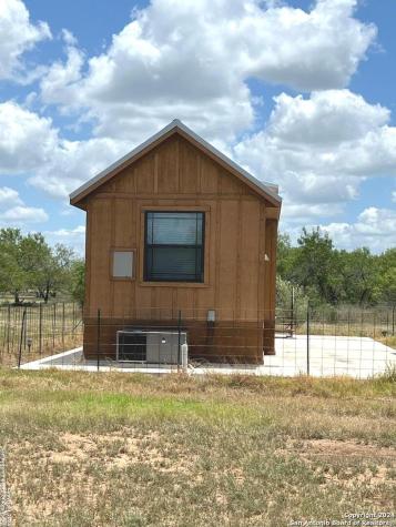 8136 Leal Road Pleasanton TX 78064