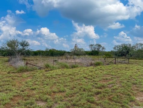 50 Ranch Road Freer TX 78376