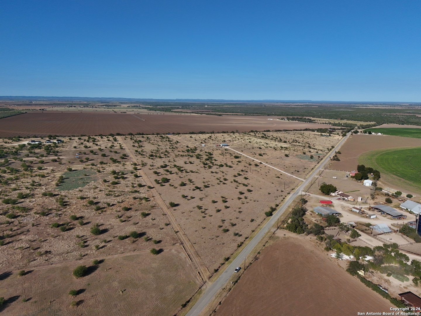 3211 Cr 301 Knippa TX 78870