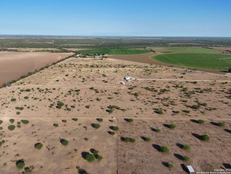 3211 Cr 301 Knippa TX 78870