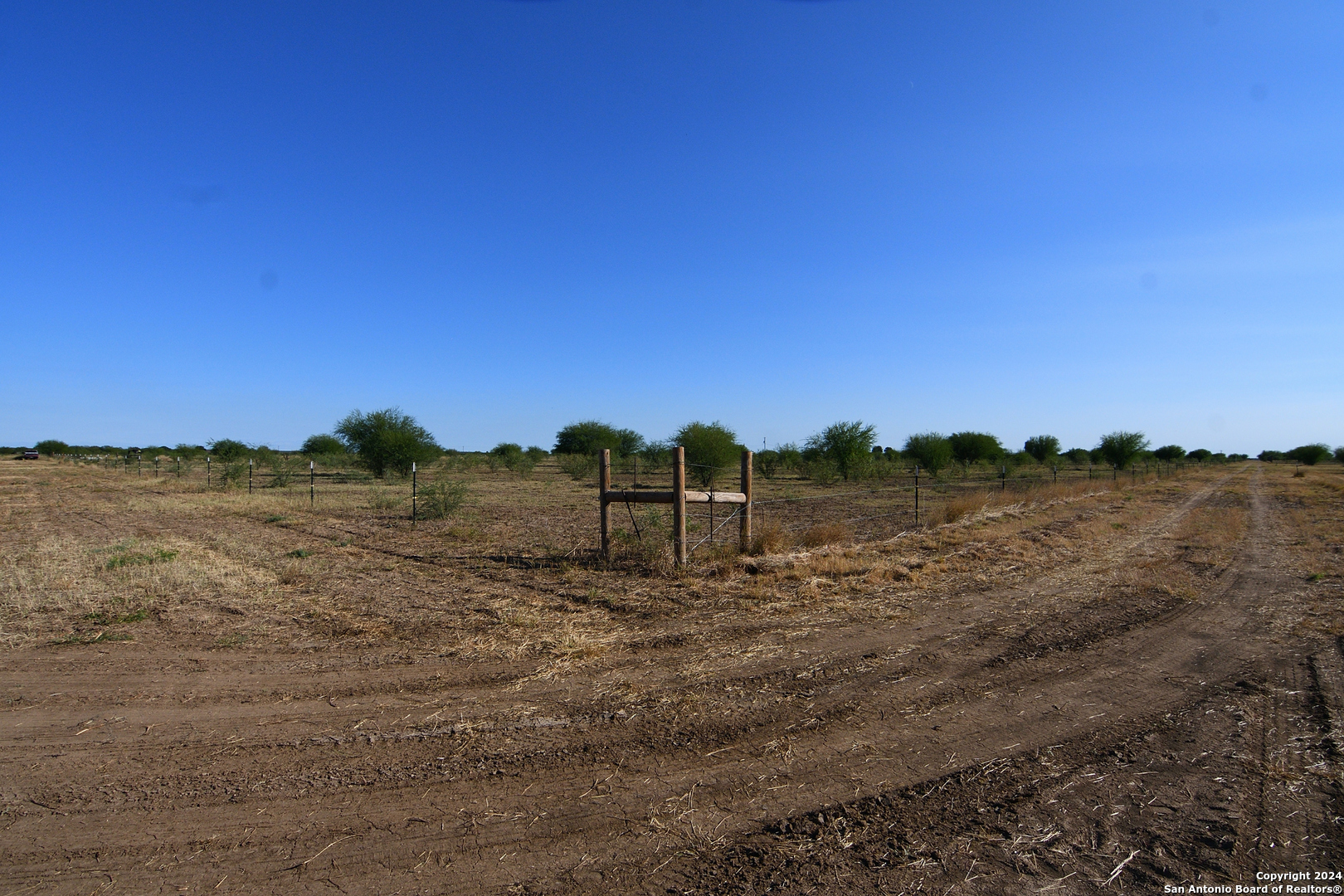 3211 Cr 301 Knippa TX 78870