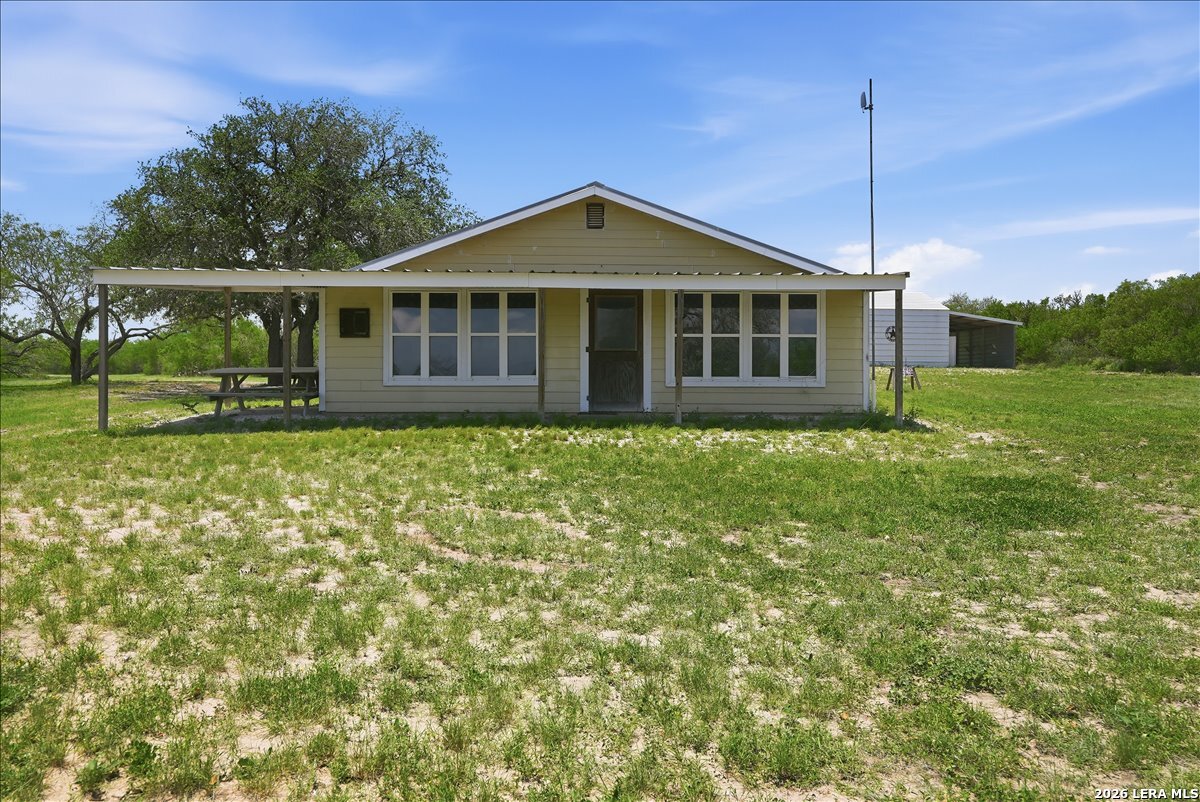 731 County Road 325 George West TX 78022