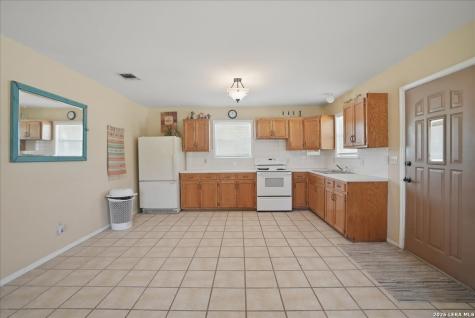 731 County Road 325 George West TX 78022