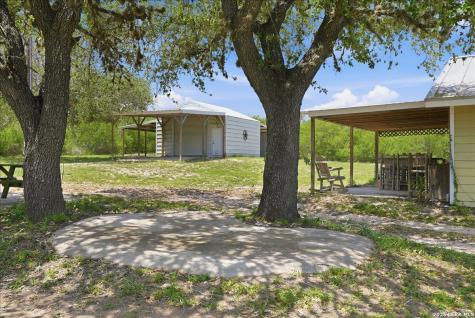 731 County Road 325 George West TX 78022