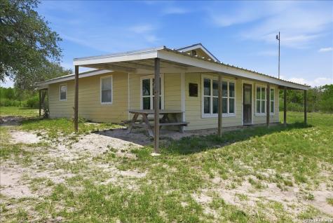 731 County Road 325 George West TX 78022
