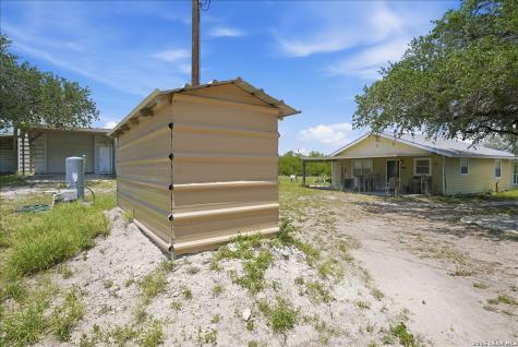 731 County Road 325 George West TX 78022