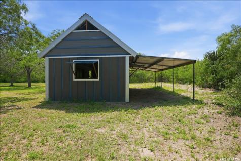 731 County Road 325 George West TX 78022