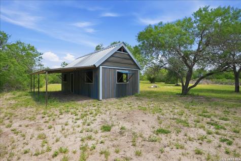 731 County Road 325 George West TX 78022