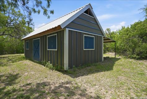 731 County Road 325 George West TX 78022