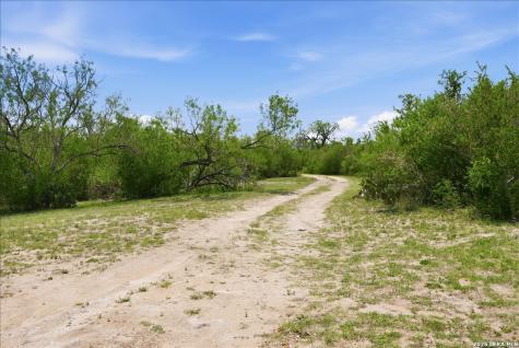 731 County Road 325 George West TX 78022