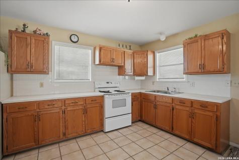 731 County Road 325 George West TX 78022