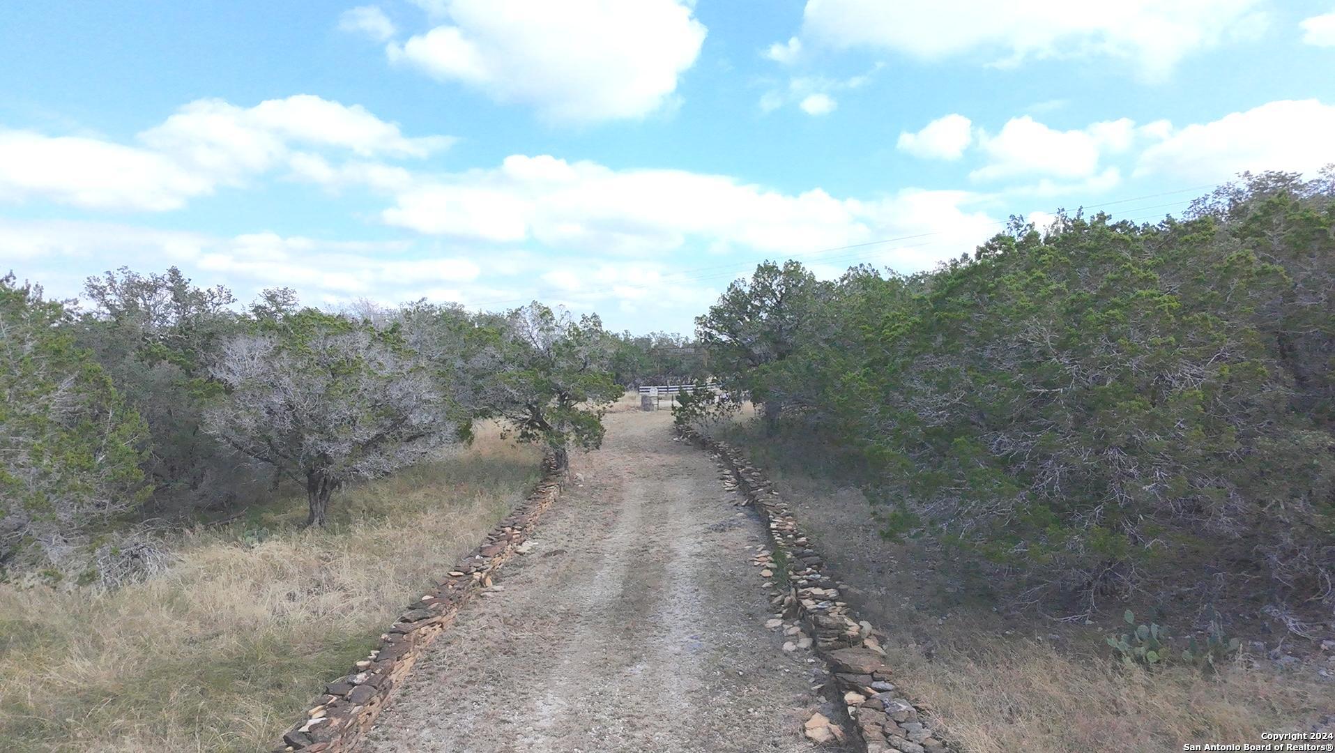 890 County Road 246 Hondo TX 78861