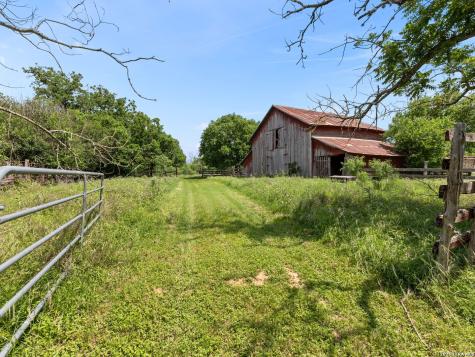 846 Fm 480 Center Point TX 78010