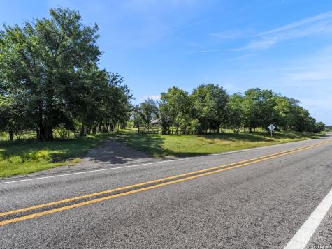 846 Fm 480 Center Point TX 78010