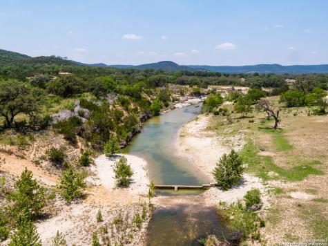 5374 S County Road 111 Utopia TX 78884