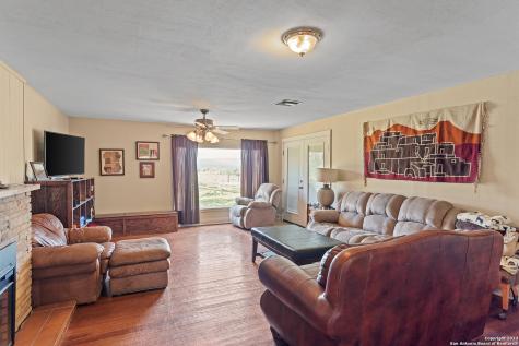 5374 S County Road 111 Utopia TX 78884