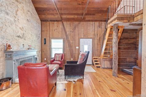 5374 S County Road 111 Utopia TX 78884