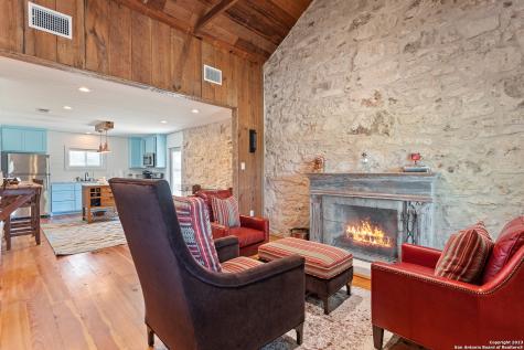 5374 S County Road 111 Utopia TX 78884