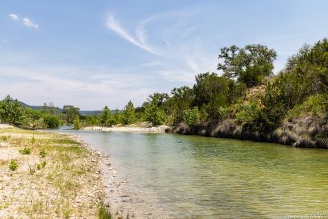 5374 S County Road 111 Utopia TX 78884