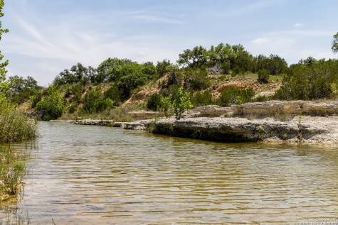 5374 S County Road 111 Utopia TX 78884